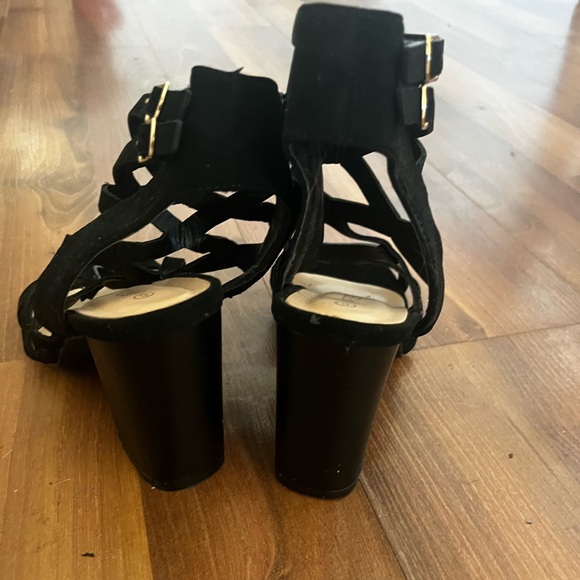 Statement shoes - Picture 2 of 3